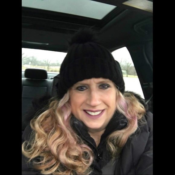 Meet your Posher, Beth - Picture 1 of 1